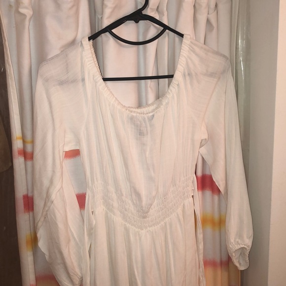 beautiful white maxi off the shoulder dress - Picture 3 of 3